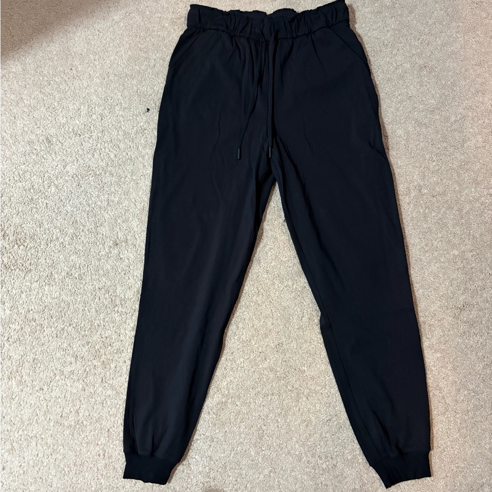 Lululemon on the fly jogger